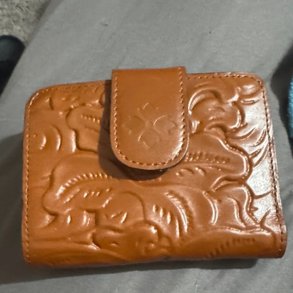Patricia Nash Tan Leather RFID Wallet - Picture 1 of 4